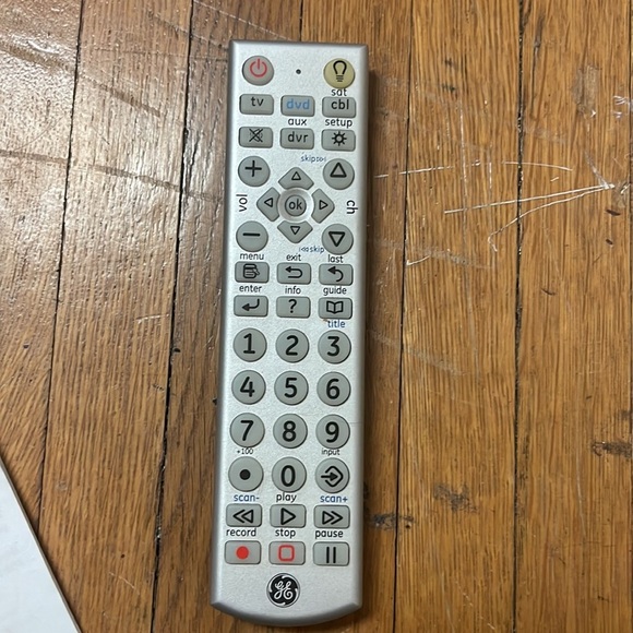 GE Silver Universal Remote Control NWOT - Picture 2 of 11